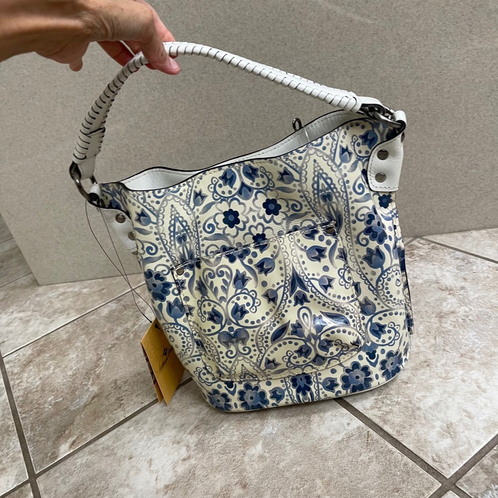 Patricia Nash Otavia Italian Folklore Leather Bucket Bag Blue White Floral NWT - Picture 3 of 14